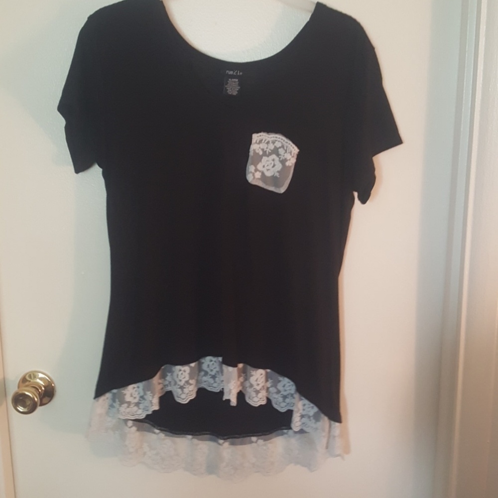 🔴Rue 21! Cute lacey shirt
